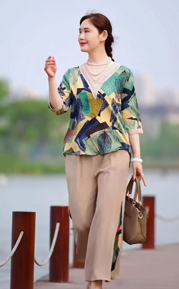 Product Review of Đồ bộ in hoa trung tuổi nữ mặc nhà, nhiều màu, nhiều hoạ tiết nổi bật Women Quần Ngủ Áo Ngủ Pijama lụa from C**S 0