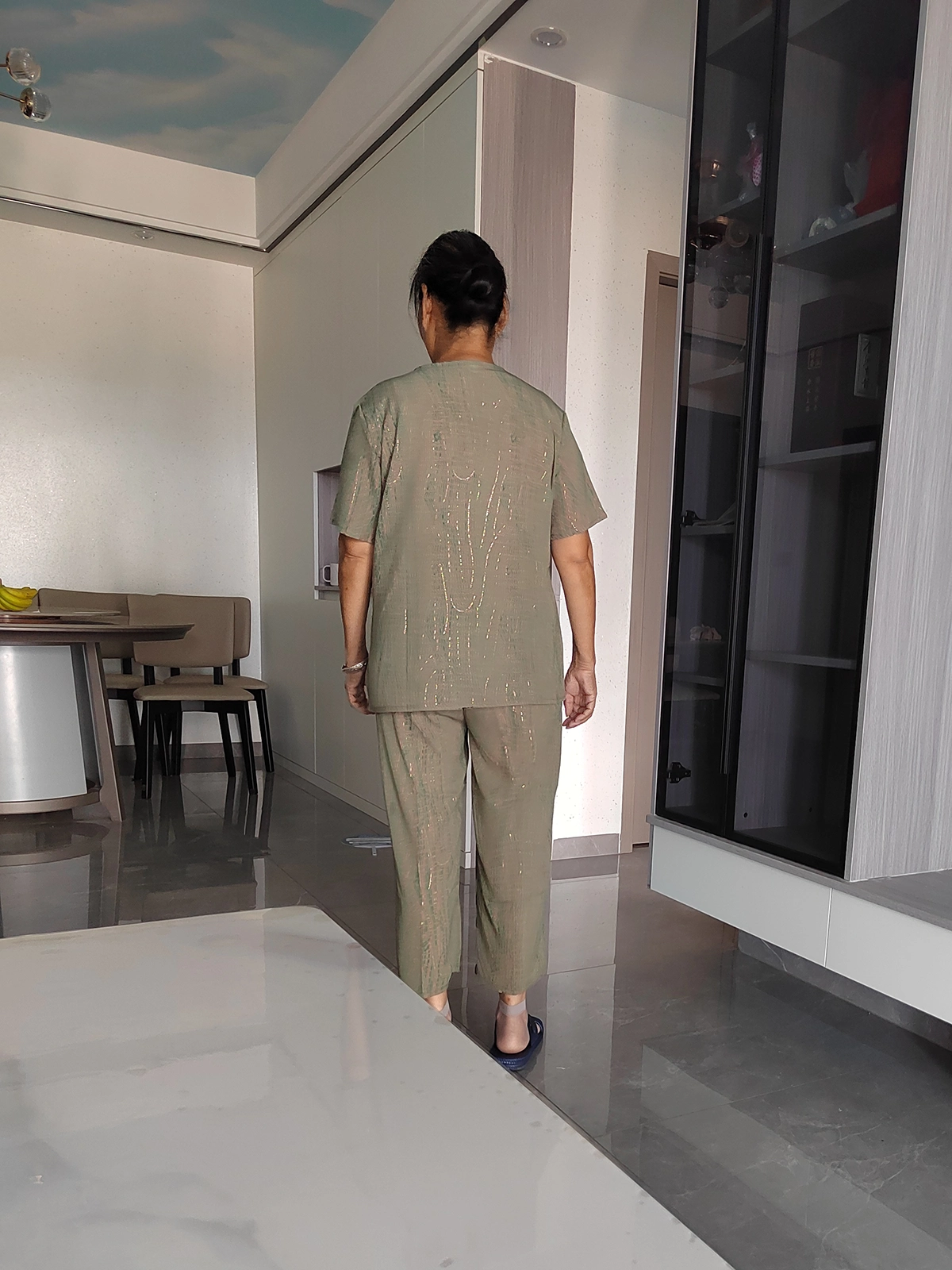 Product Review of Đồ bộ in hoa trung tuổi nữ mặc nhà, nhiều màu, nhiều hoạ tiết nổi bật Women Quần Ngủ Áo Ngủ Pijama lụa from C**S 0